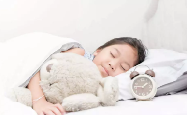 孩子每天睡眠不足9小時，近視風險增9倍