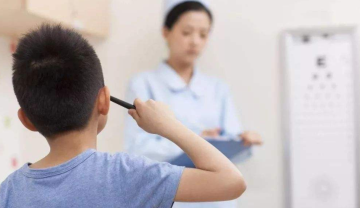 驗光配鏡科普：輕度近視要不要戴眼鏡？