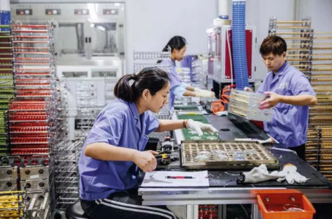 三聯(lián)生活周刊：招工難，成本高，又被美國加稅，丹陽鏡片為何不搬走？
