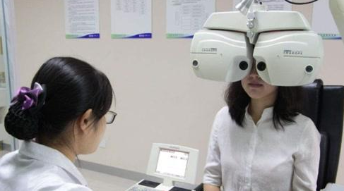驗光師培訓戴比實際度數低的眼鏡好嗎？
