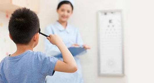 深圳驗光配鏡培訓患有斜視或弱視的兒童，該如何驗光配鏡？